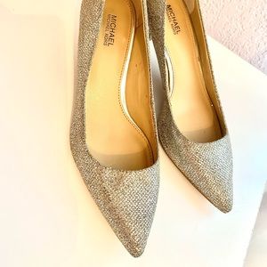 Michael kors women shoes. Silver shoes. Size 6